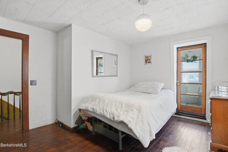 Building Photo - 9 Lincoln St