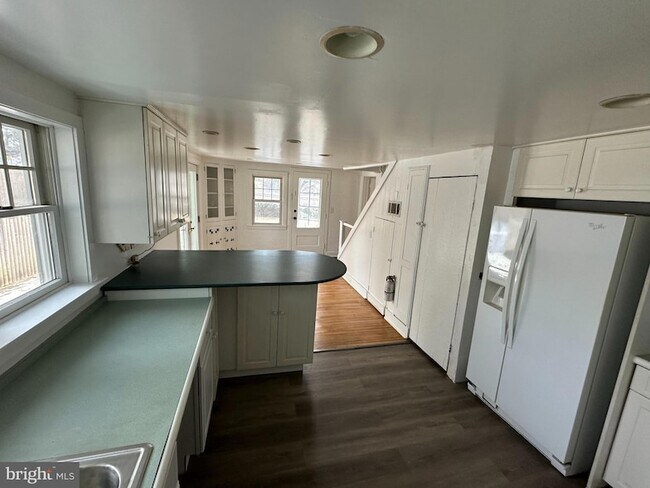 Building Photo - 2 Titus Ave