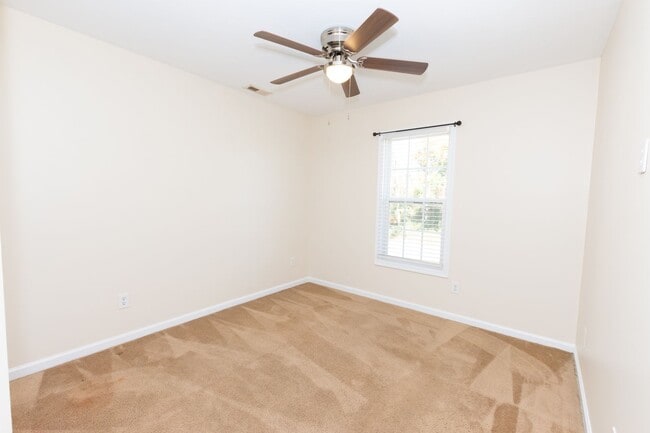 Building Photo - MOVE-IN READY