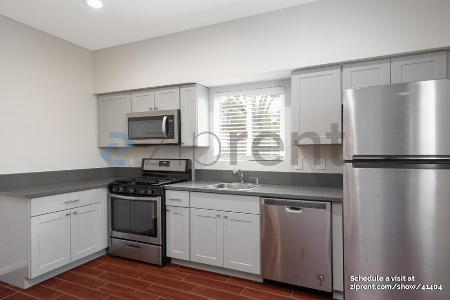 Building Photo - 1310 Breeze St