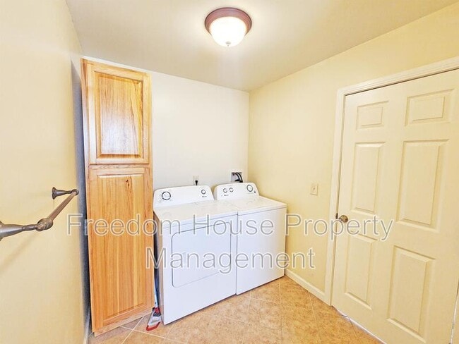 Building Photo - 5821 S Keomah St