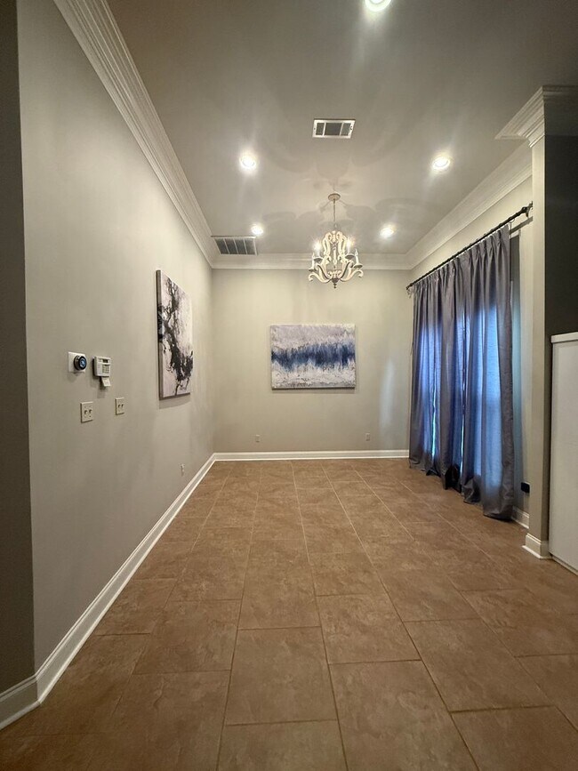 Building Photo - Must See this Beautiful  3/2 Townhome  Available NOW