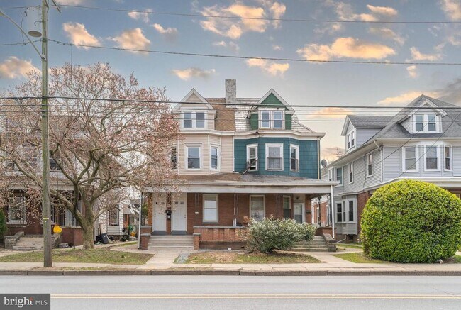 Building Photo - 723 Hamilton Ave