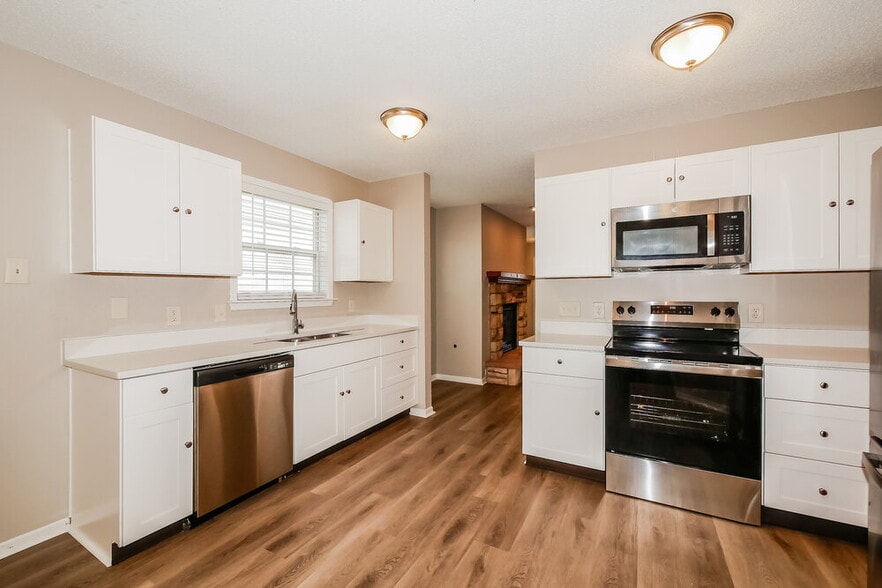 Building Photo - 1740 Feather Reed Ln