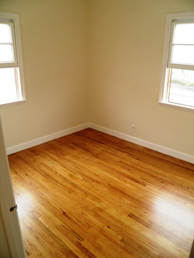 Building Photo - 1031 Ocean Park Blvd