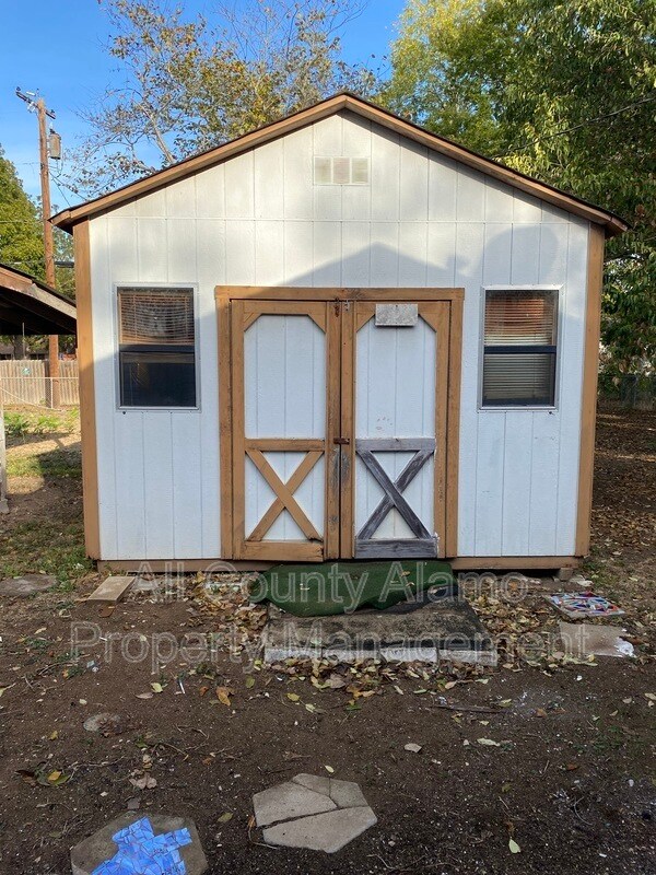 Building Photo - 301 Aero Ave