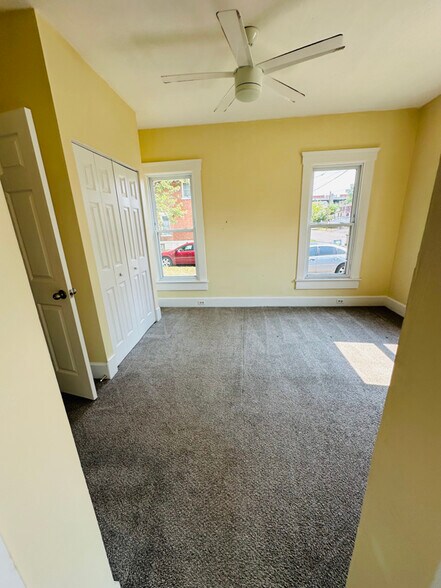 Building Photo - 121 Lincoln Ct