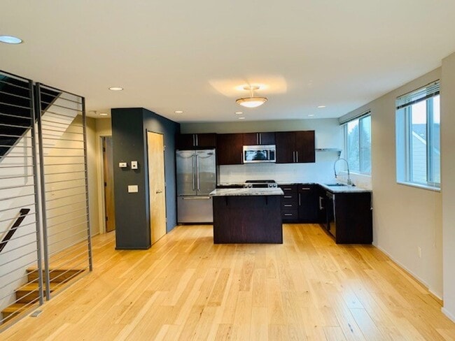 Building Photo - 2312 44th Ave SW
