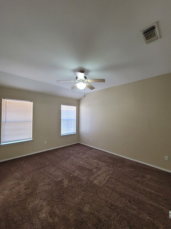 Building Photo - MOVE IN SPECIAL!!!! Cedar Hill home featur...