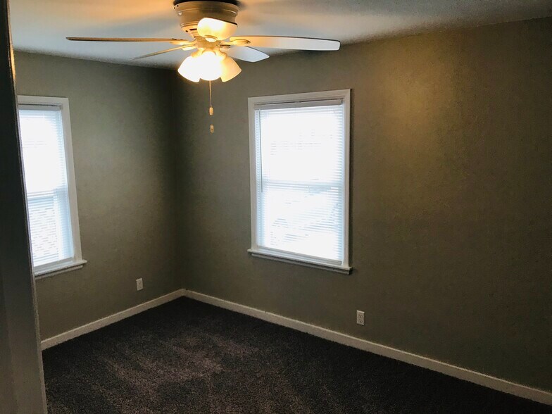 Building Photo - 4234 Elliot Ave