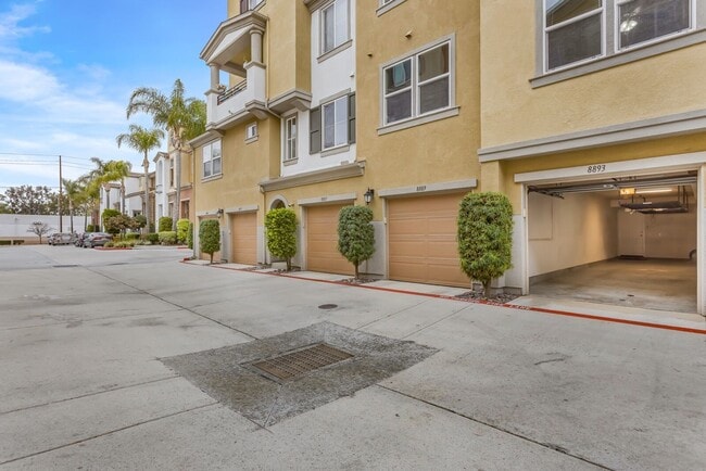 Building Photo - Lux 2 Bed 2 Bath Condo at the Spectrum!