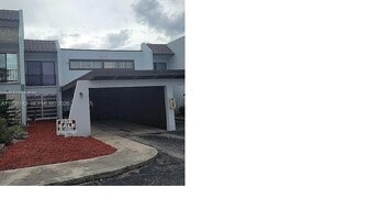 Building Photo - 6526 Kendale Lakes Dr