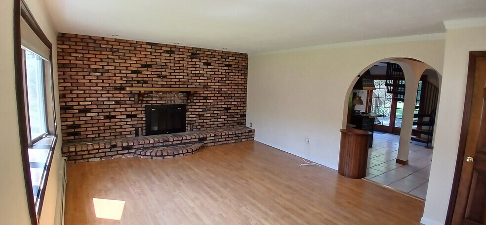 Living Room - 57 Brook St