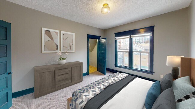 Building Photo - 6307-6321 Roosevelt Way NE