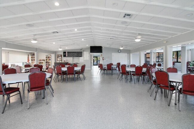 Building Photo - 407 Pine Glen Ln