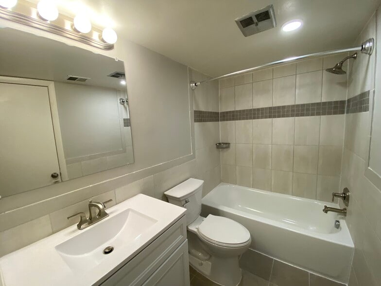Bathroom - Cleveland Arms Apartments