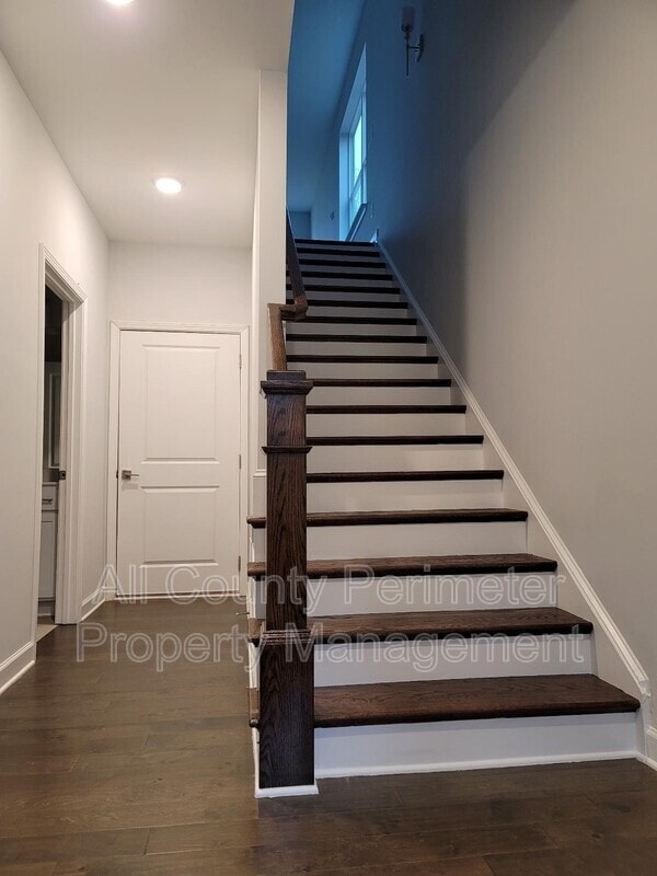 Building Photo - 30 Wren Dr