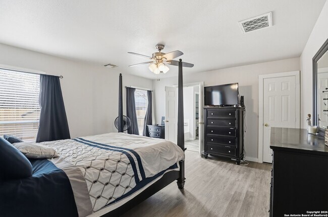 Building Photo - 414 Willow Grove Dr