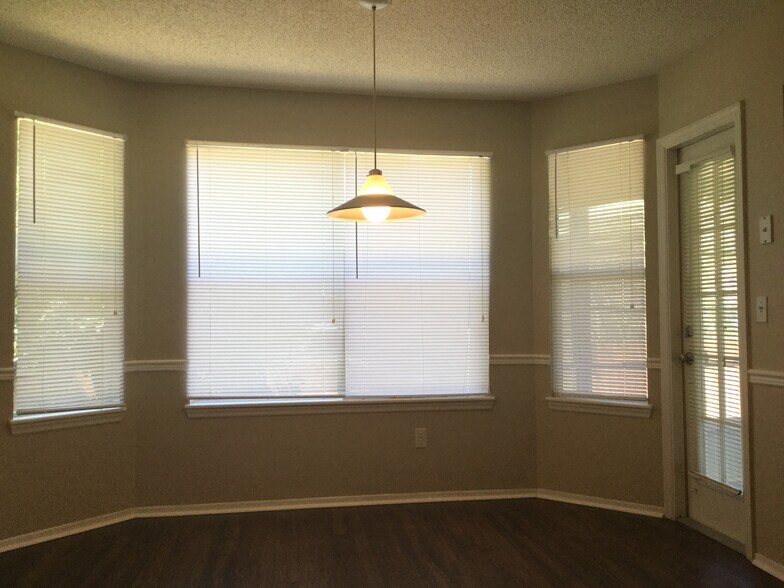 Building Photo - 541 Coventry Ct