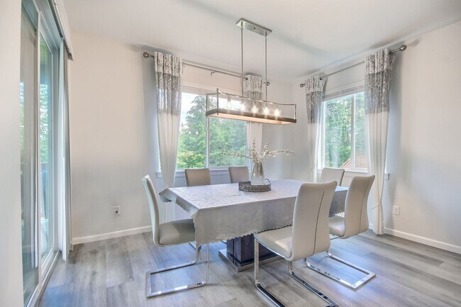 Building Photo - A true stunner in Tehaleh community!