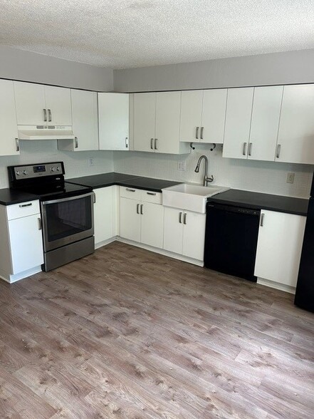 Kitchen - 2210 26th Ave S