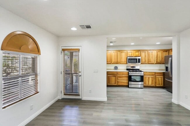 Building Photo - Beautiful 3 Bed Home With 3 Full Baths And Bed and Full Bath On 1st Floor