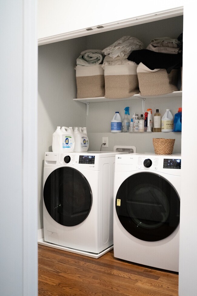 Building Photo - 424 36th Ave N