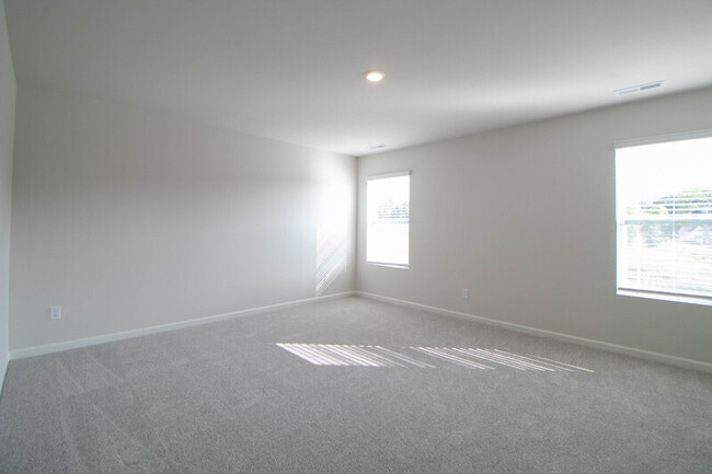 Building Photo - 1247 Ross Farms Blvd