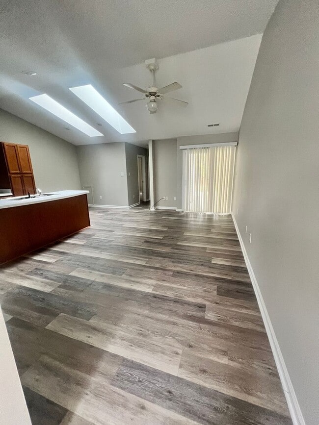 Building Photo - Two Bedroom Two Bath