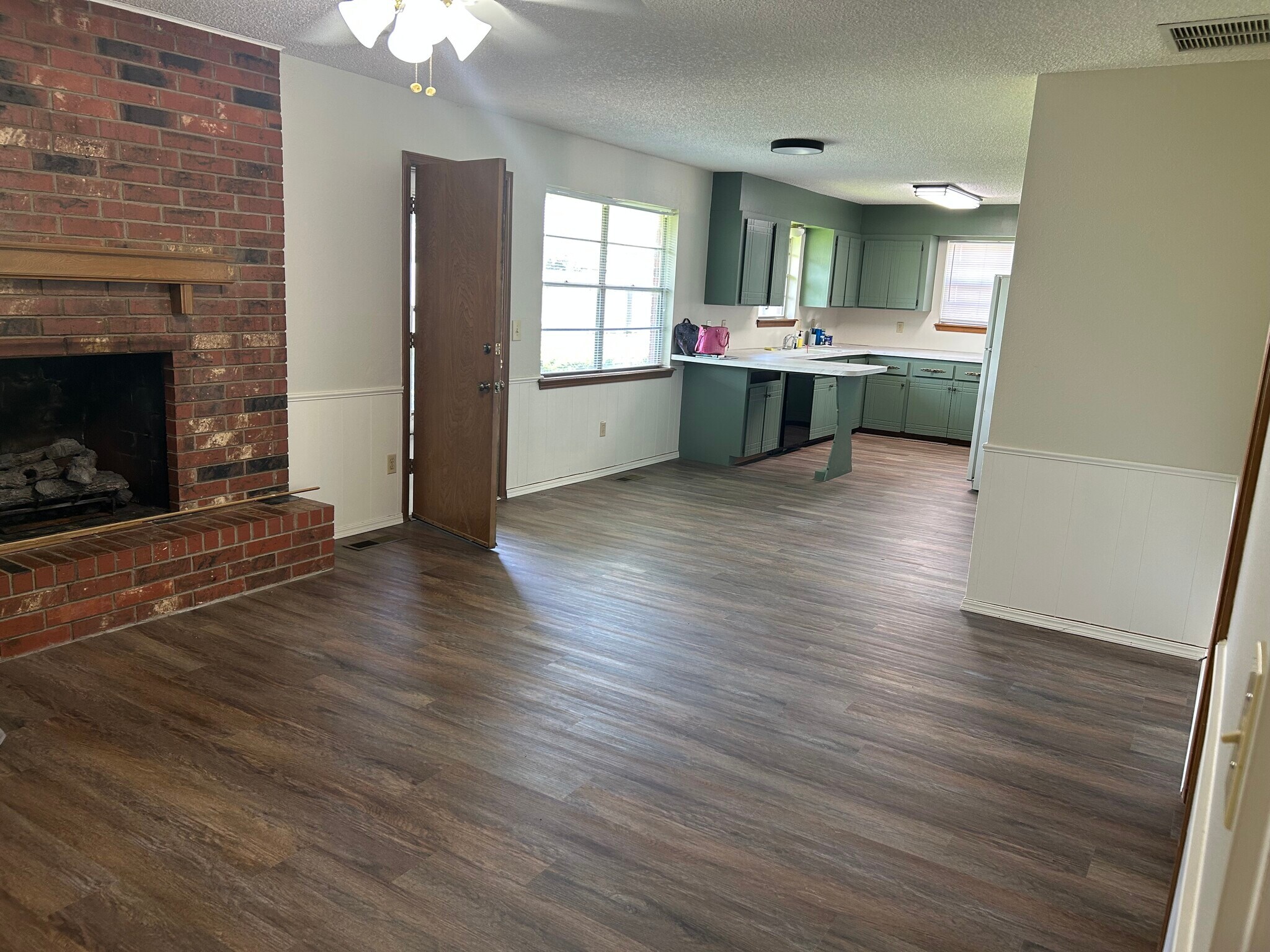 Living Area/Kitchen - 700 Victoria Dr