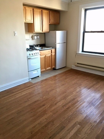 Building Photo - 4546 N Damen Ave