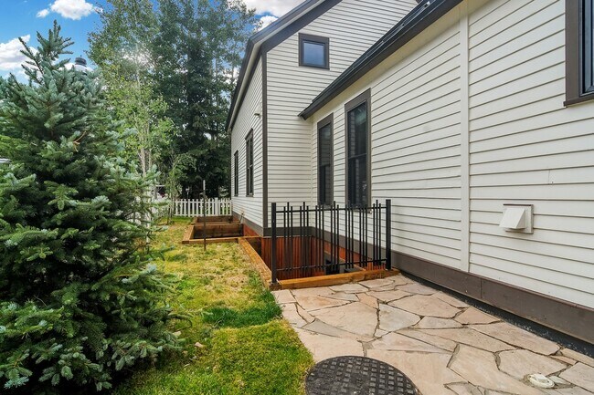 Building Photo - Summer in Downtown, historic Breckenridge! Luxury Home, Walk to Everything!