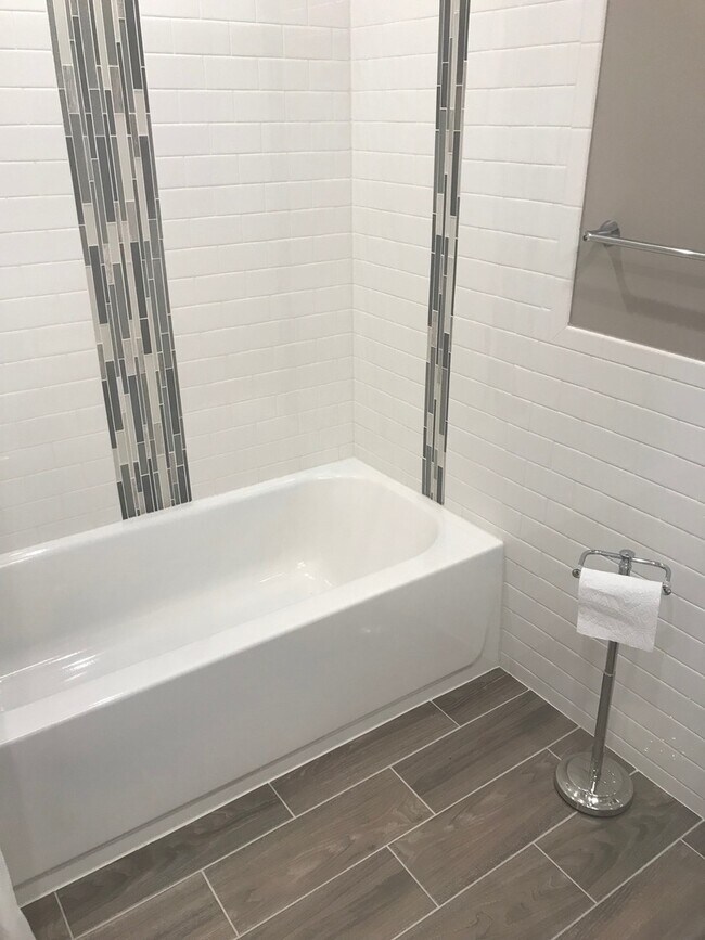 Building Photo - Top Floor Studio In The Wimbledon Condos! Ideal Location!