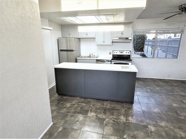 Building Photo - 3962 Haines St