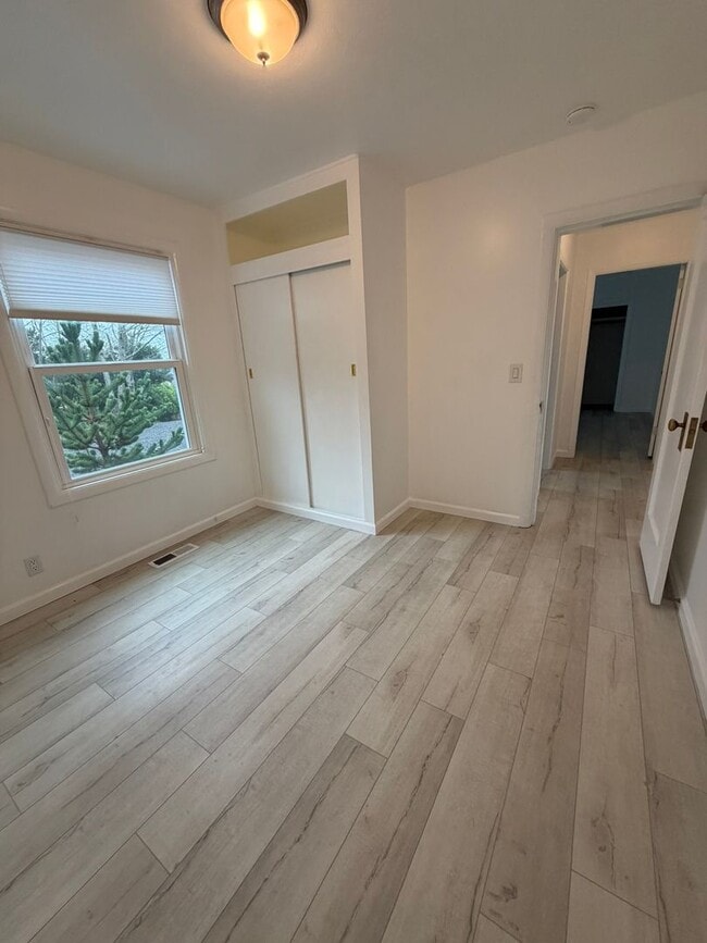 Building Photo - Beautiful 3 Bed / 2 Bath House With a Gorgeous View!