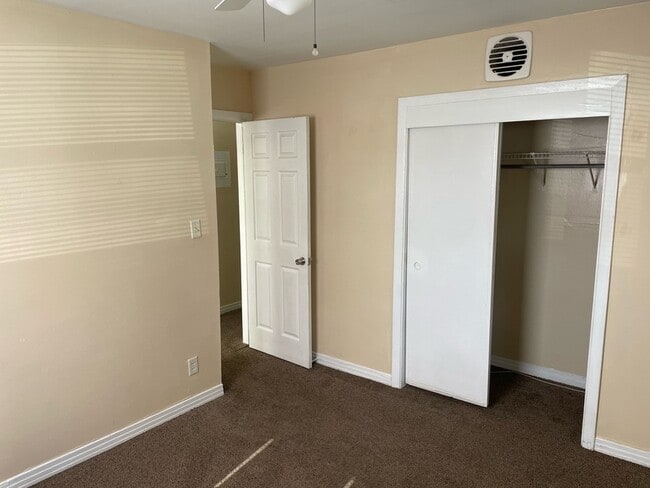 Building Photo - 1522 Myrtle Dr