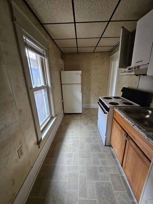 Building Photo - 1062 W 26th St