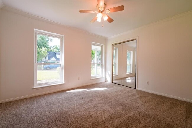 Building Photo - 5814 Old Lodge Dr