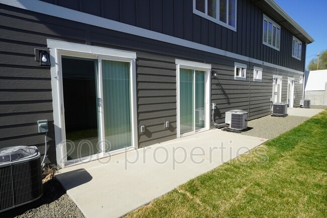 Building Photo - 431 2nd Ave N