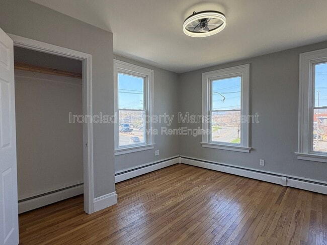 Building Photo - 818 Pine St