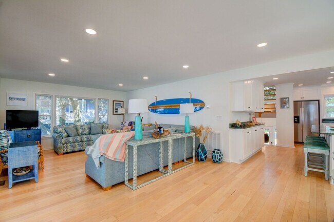 Building Photo - Seasonal Rental: Total Relaxation with Sou...