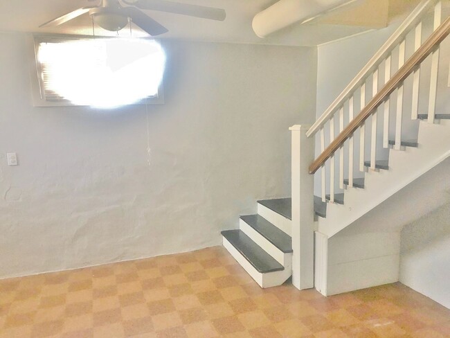 Building Photo - 401 Hoeppner Ln NE