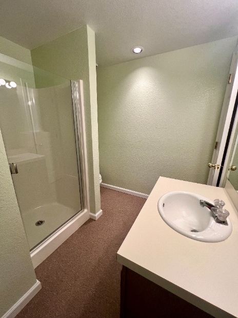 Building Photo - Spacious 4-Bed Retreat with Guest Suite & Fireplace