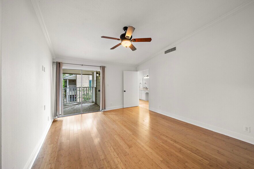 Building Photo - 2220 Bering Dr