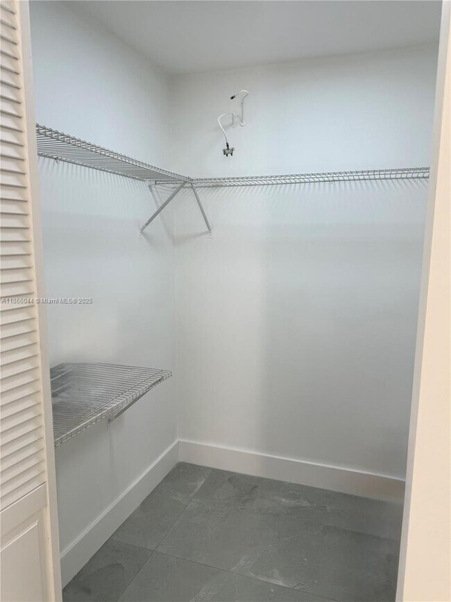 Building Photo - 2 bedroom in Sunny Isles Beach FL 33160