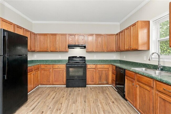 Building Photo - 841 Ridge Ave NW