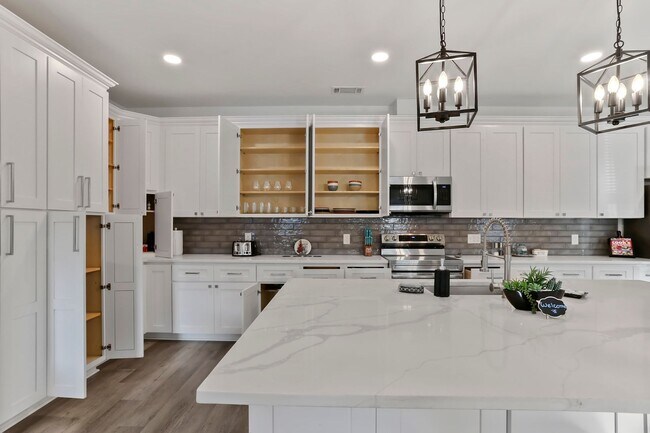 Building Photo - 415 Bedford Dr