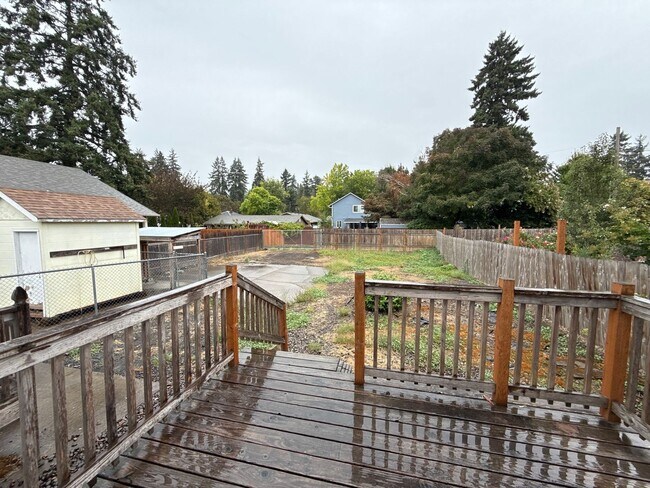 Building Photo - Now Available: $2600/month - 6 MONTH LEASE...