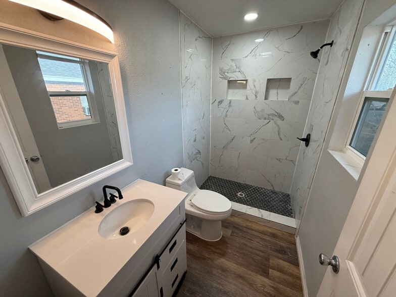 Building Photo - 411 W A Ave