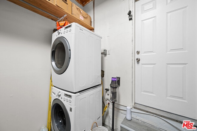 Building Photo - 2340 Abbot Kinney Blvd